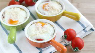 Порционная яичница с помидорами в духовке