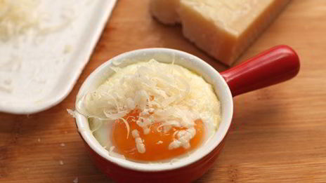 порционная яичница с помидорами в духовке