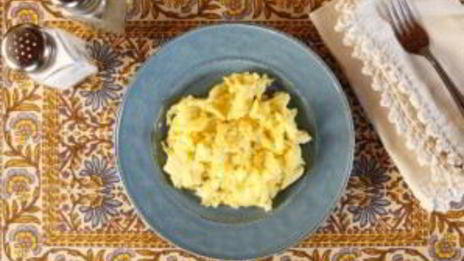 простая яичница болтунья