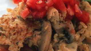 Яичница-болтунья из страусового яйца