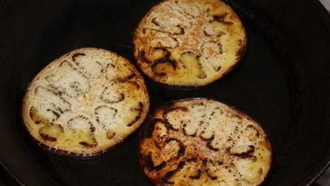 яичница-глазунья на баклажанах