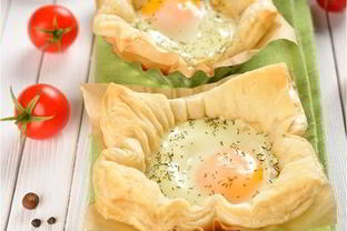 Яичница на слоеном тесте