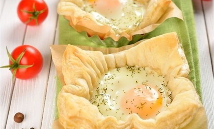 Рецепт яичница на слоеном тесте