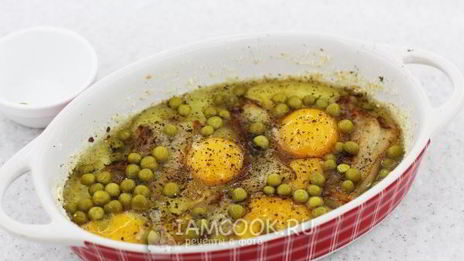 яичница с беконом и сыром