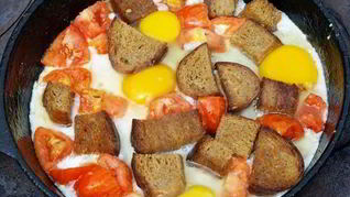 Яичница с гренками