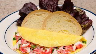 Яичница с крабовыми палочками