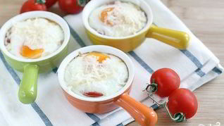 Яичница с креветками и помидорами