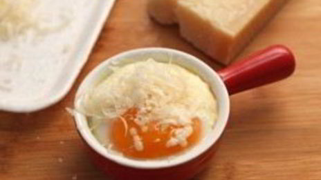 яичница с креветками и помидорами