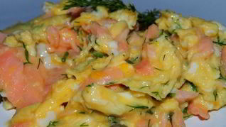 Яичница с семгой