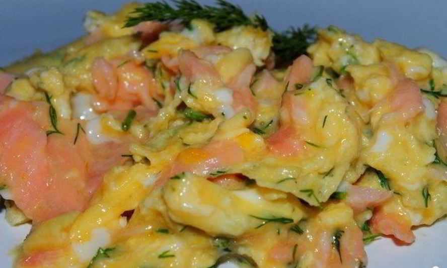 Рецепт яичница с семгой