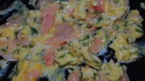 яичница с семгой