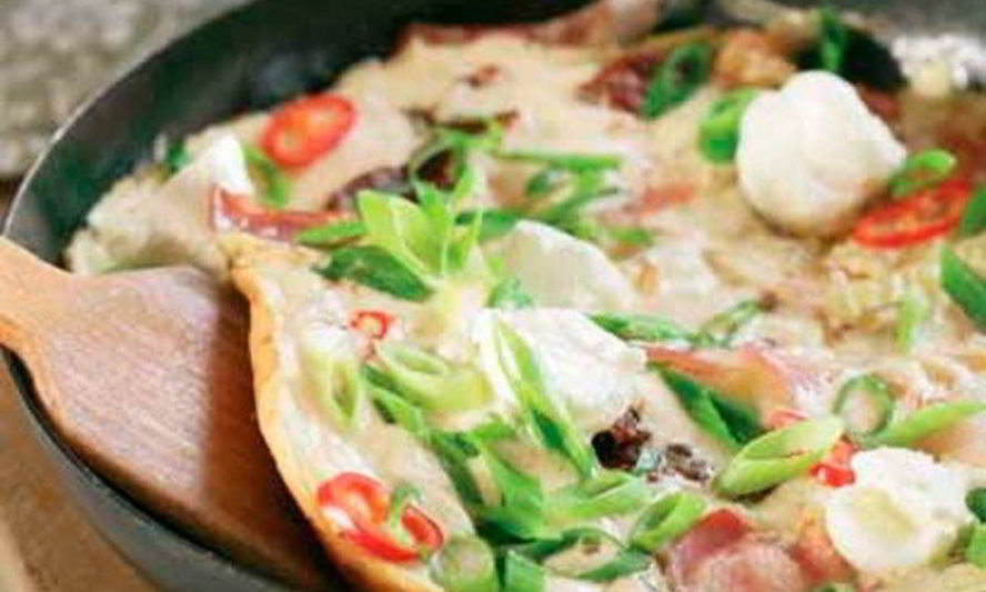 Рецепт яичница с шампиньонами, колбасками и сыром