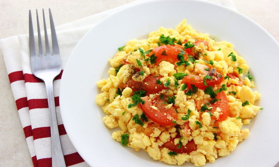 Рецепт яичница с сыром фета