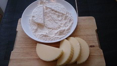 яичница с жареным сыром сулугуни