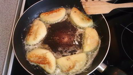 яичница с жареным сыром сулугуни