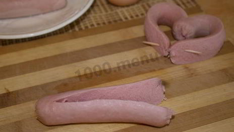 яичница сердечком с сосиской