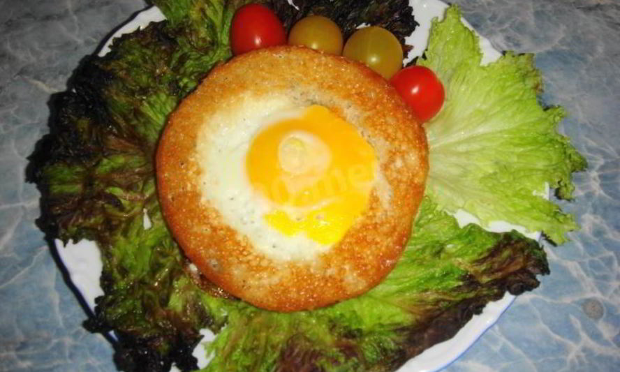 Рецепт яичница смак в ломтике хлеба