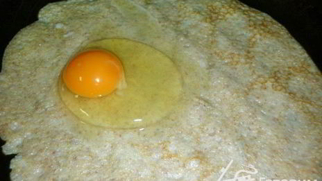 яичница в блинном конвертике