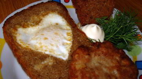 яичница в гренке