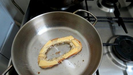 яичница в хлебе