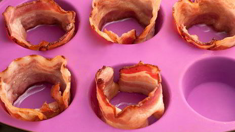 яичница в корзиночках из бекона