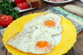 Яичница в мультиварке