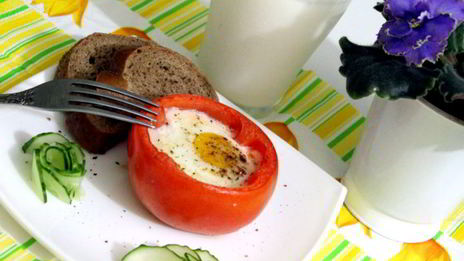 яичница в помидорах