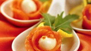 Закуска из форели с перепелиными яйцами