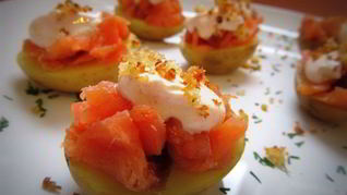 Закуска из молодого картофеля с копченой горбушей