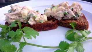 Закуска из тунца и яблока