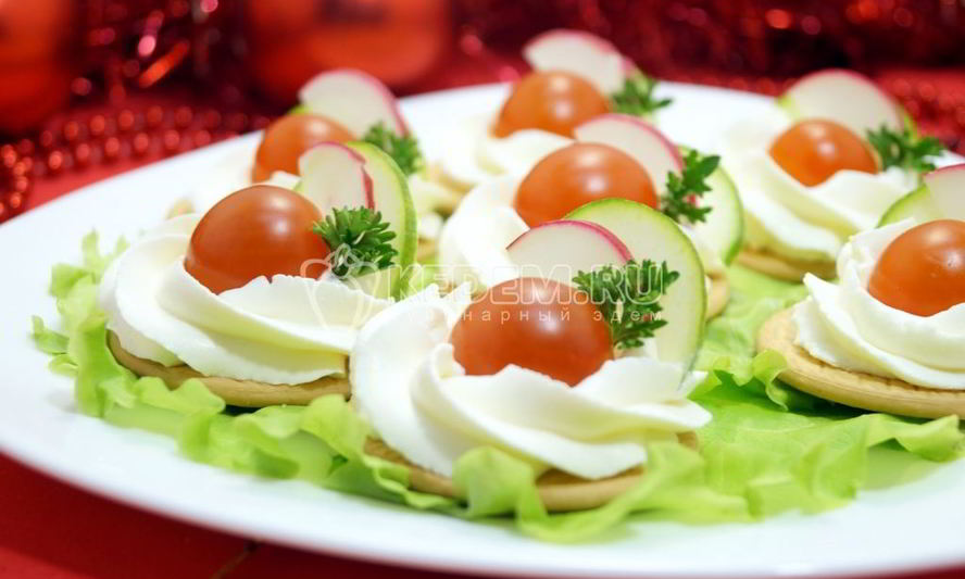 Рецепт закуска на крекерах праздничная