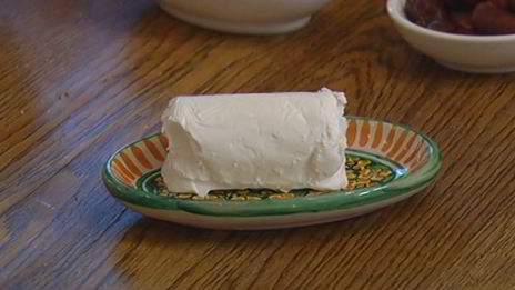 закуска с козьим сыром, виноградом и грецкими орехами