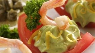 Закуска с креветками и помидорами