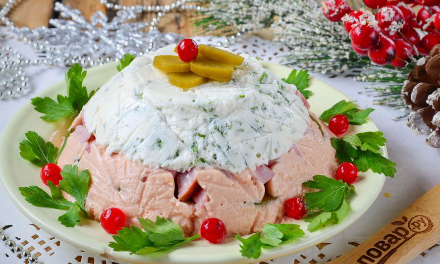 Рецепт двухцветное заливное с ветчиной и маринованными огурцами