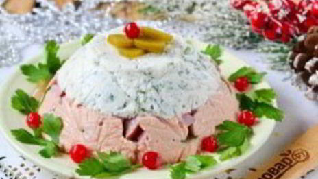 двухцветное заливное с ветчиной и маринованными огурцами