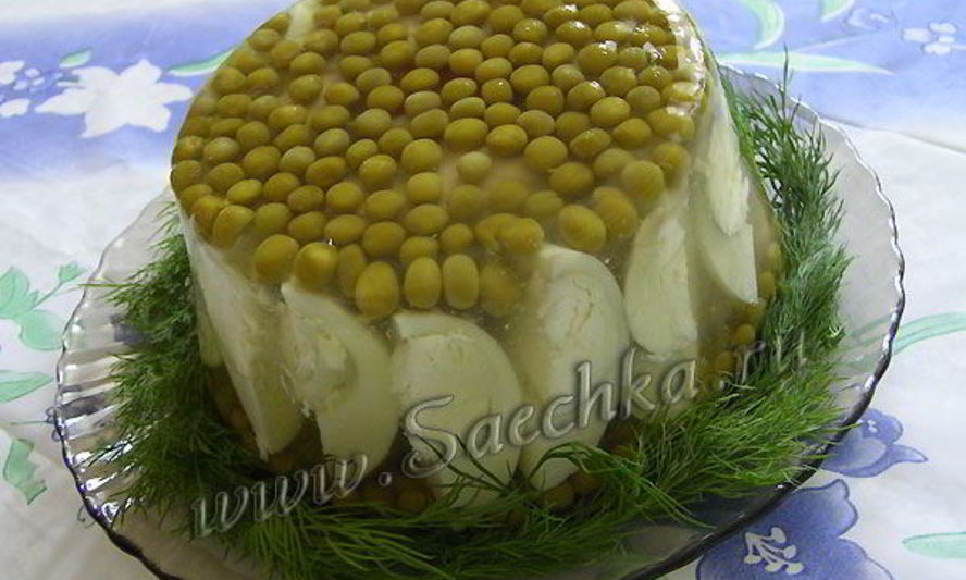 Рецепт заливное с курицей, яйцами и горошком