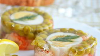 Заливное с яйцом и креветками