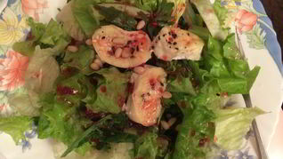 Жареный камамбер с малиновым соусом