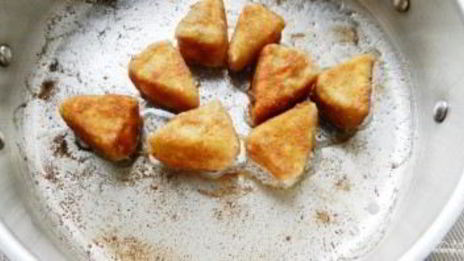 жареный сулугуни с яйцом