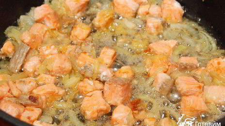 блинные мешочки с жюльеном из красной рыбы