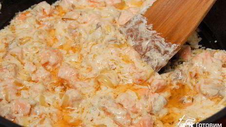 блинные мешочки с жюльеном из красной рыбы