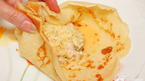 блинные мешочки с жюльеном из красной рыбы