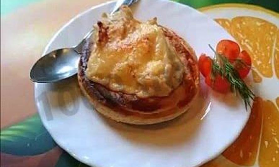 Рецепт куриный жульен в слоеном тесте в воловане