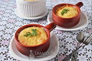 Жульен с курицей и грибами в горшочках