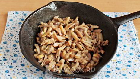 жульен с курицей и грибами в горшочках