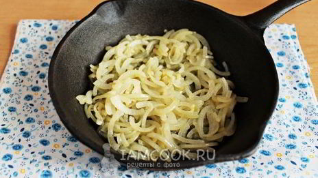 жульен с курицей и грибами в горшочках