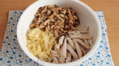 жульен с курицей и грибами в горшочках