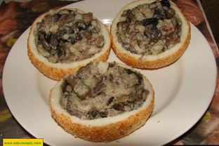 Жульен в булочках с курицей и грибами