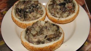 Жульен в булочках с курицей и грибами