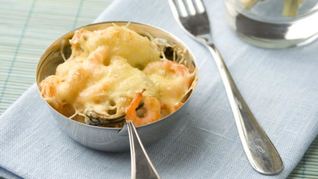 Жюльен из креветок и мидий на спарже